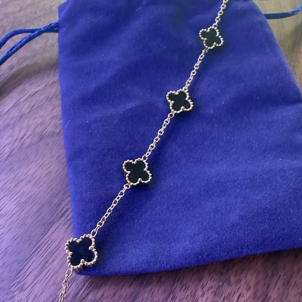 Step out in style with this timeless Clover & Flower triple set. - Picture 11 of 16